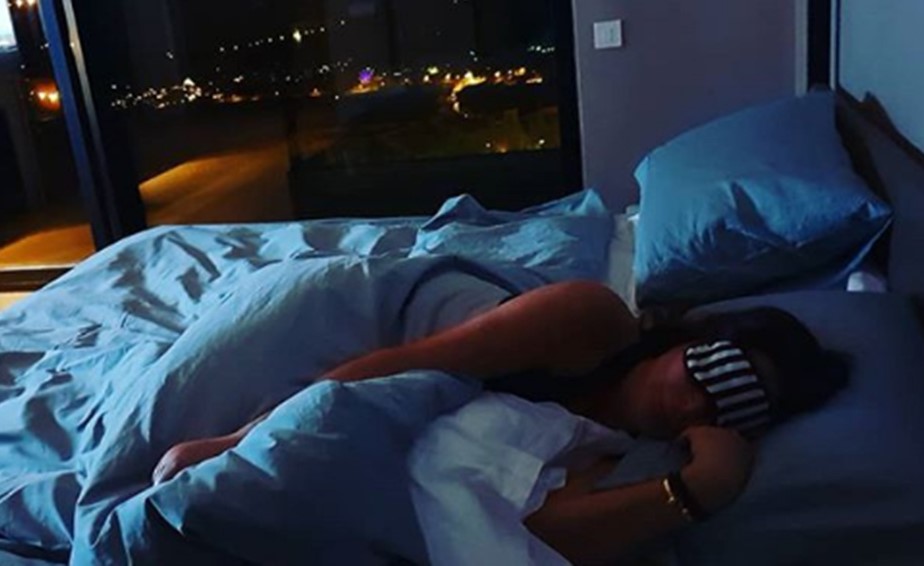 إليسا تتعرض لانتقاد واسع بعد نشر صورة لها على السرير.. شاهد