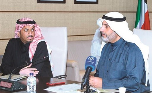 م. محمد العنزي وعبدالله الزبيري خلال افتتاح ورشة العمل﻿