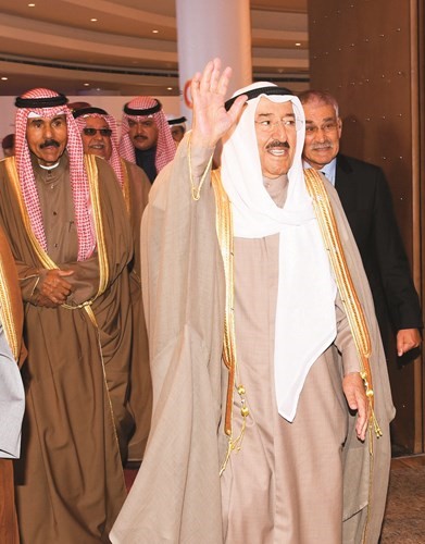 صاحب السمو الأمير الشيخ صباح الأحمد محييا مستقبليه﻿