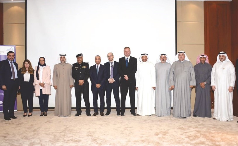 لقطة جماعية للمشاركين في حفل تدشين المرحلة الثالثة من مشروع الألياف الضوئية﻿