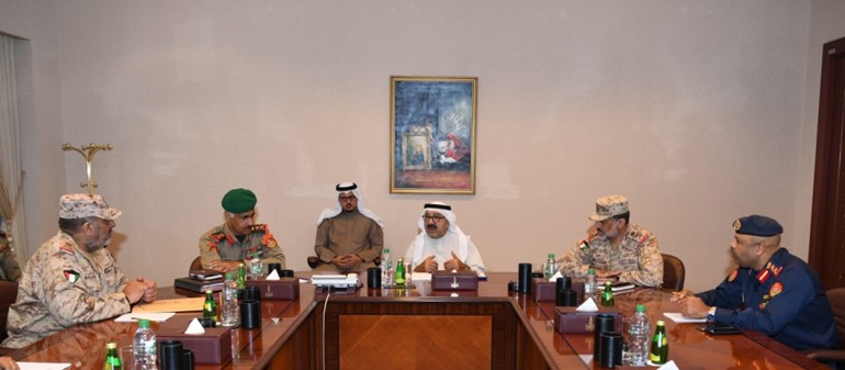 النائب الأول ووزير الدفاع الشيخ ناصر صباح الأحمد اجتمع مع عدد من قيادات الجيش