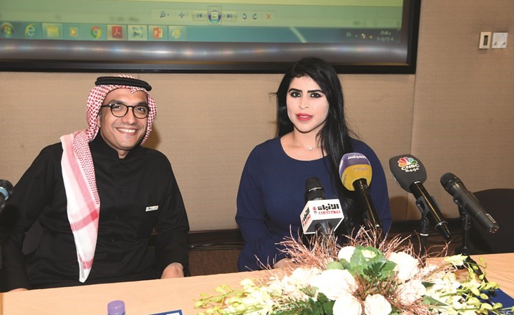 ابرار المسعود وخالد المحفوظ خلال الملتقى﻿