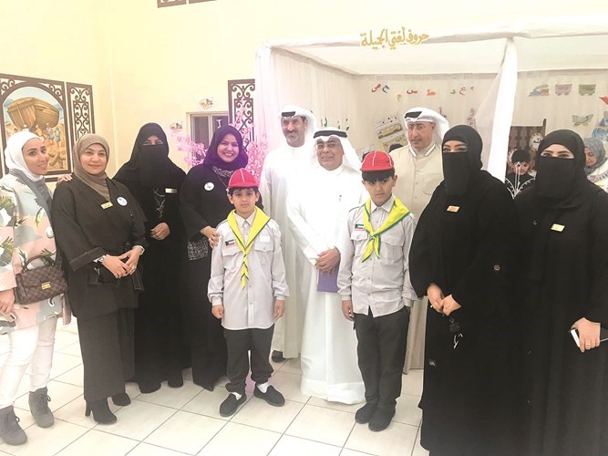 الوكيل فيصل مقصيد وعلي الكندري وطارق الشواف وأنوار الموسى ومعلمات اللغة العربية﻿