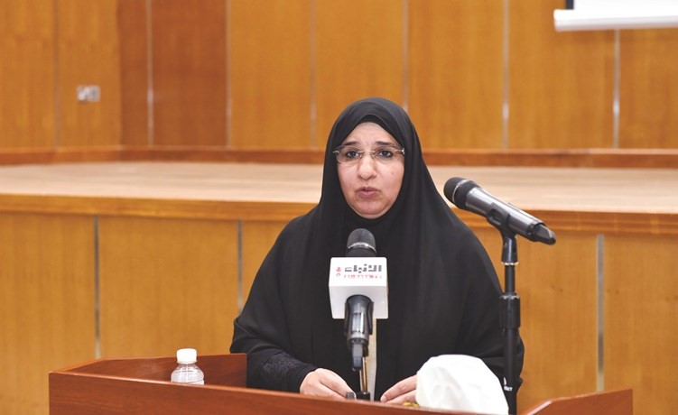 منال الحمدان متحدثة خلال المعرض﻿