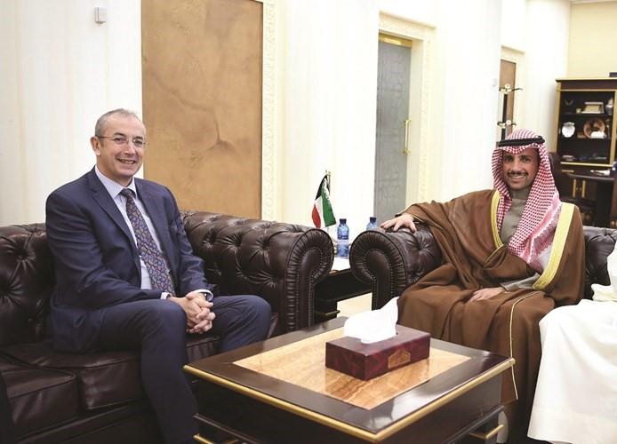رئيس مجلس الأمة مرزوق الغانم لدى استقباله سفير بريطانيا﻿