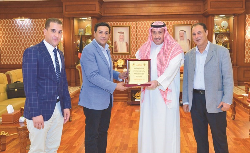 الشيخ فيصل الحمود خلال لقائه إعلاميين من مصر﻿