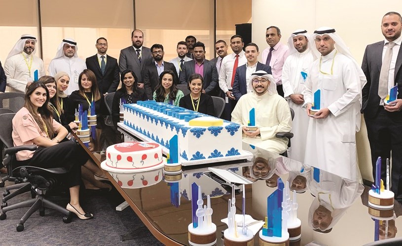 جانب من احتفال فريق الموارد البشرية بإطلاق النظام الرقمي الجديد﻿