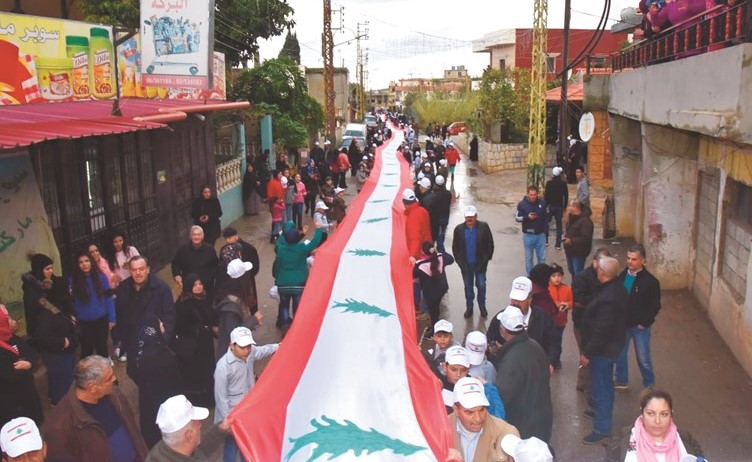 بلدية تكريت في عكار خلال رفع اطول علم لبناني لمناسبة عيد الاستقلال   (محمود الطويل)﻿