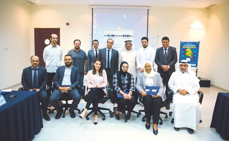 لقطة تذكارية للمشاركين في البرنامج﻿