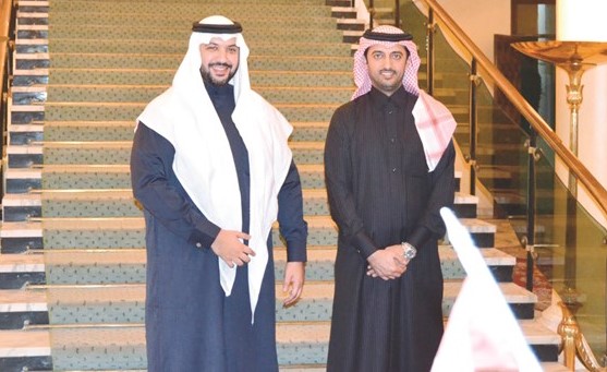 الشيخ مبارك العبدالله مستقبلا السفير بندر العطية ﻿