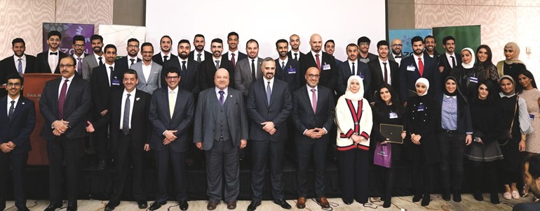 لقطة تذكارية خلال الملتقى﻿
