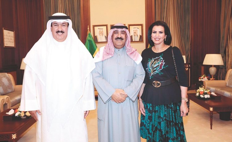 الشيخ مشعل الأحمد مستقبلا د. علي المضف وفاطمة العازمي﻿