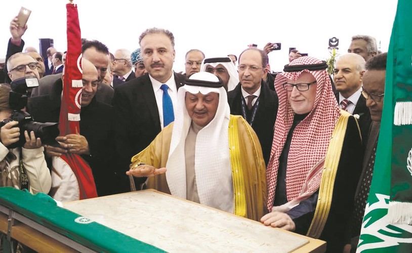 محمد العواش أثناء وضع حجر الأساس لفندق الاتحاد للأعمال﻿