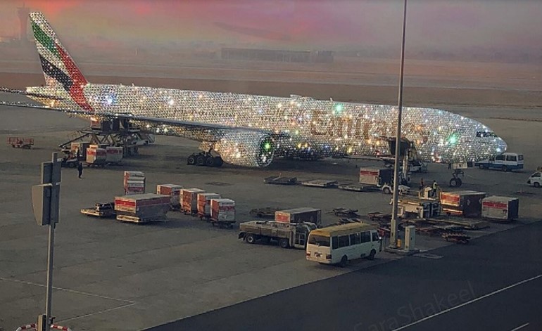 بالصور.. "طيران الإمارات" تكشف حقيقة صورة الطائرة المرصعة بالألماس