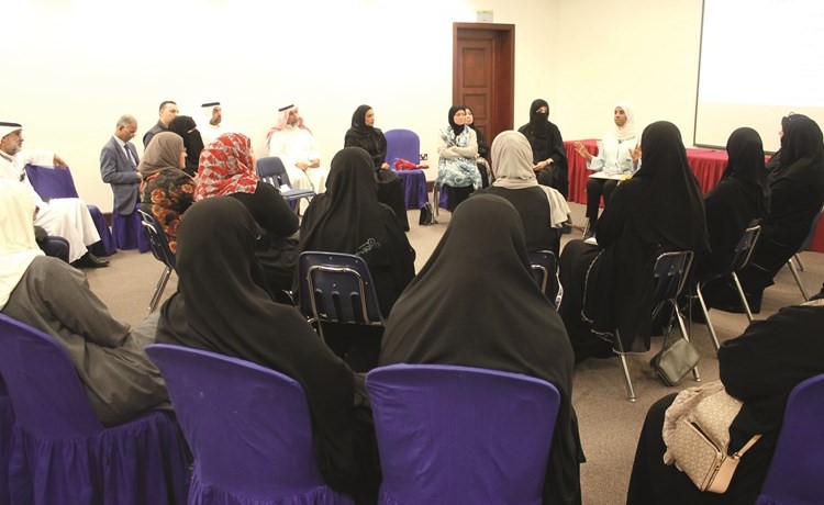 جانب من الحضور خلال المحاضرة التوعوية ﻿