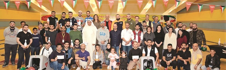 موظفو البنك خلال بطولة البولينغ﻿