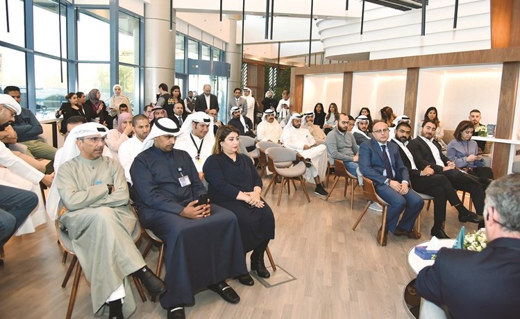 جانب من الحضور بالمؤتمر الصحافي لشركة زين أمس﻿
