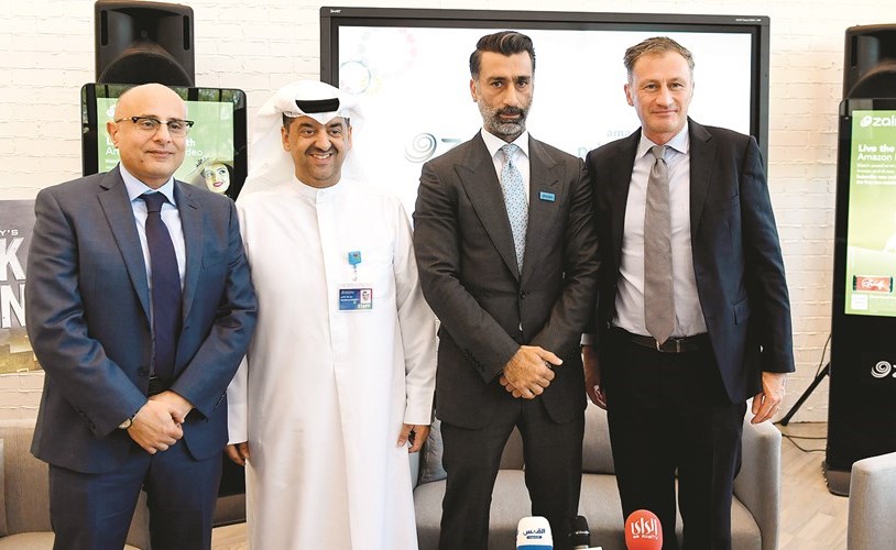 وليد الخشتي ومشعل الكندري مع مسؤولي شركة Amazon﻿