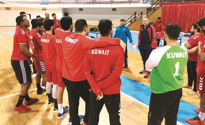 جانب من تدريبات فريق الكويت﻿