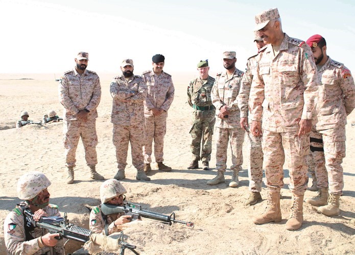 الفريق الركن محمد الخضر يتابع جانبا من المشروع﻿