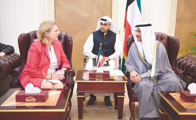 الرئيس مرزوق الغانم مع وزيرة خارجية النمسا﻿