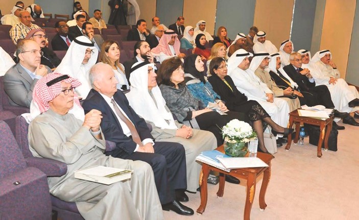 متابعة من الحضور﻿