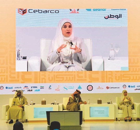 وزيرة الدولة لشؤون الإسكان ووزيرة الدولة لشؤون الخدمات د.جنان بوشهري خلال مشاركتها في مؤتمر الإسكان العربي الخامس الذي تستضيفه البحرين ﻿