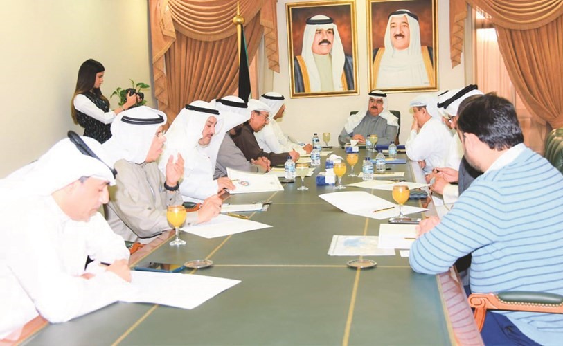 الفريق ثابت المهنا خلال الاجتماع ﻿
