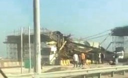 الجسر وقد لحقت به تلفيات﻿