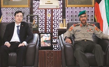 الفريق الركن محمد الخضر خلال استقباله القائم بالأعمال بسفارة الصين تشاو ليانغ﻿