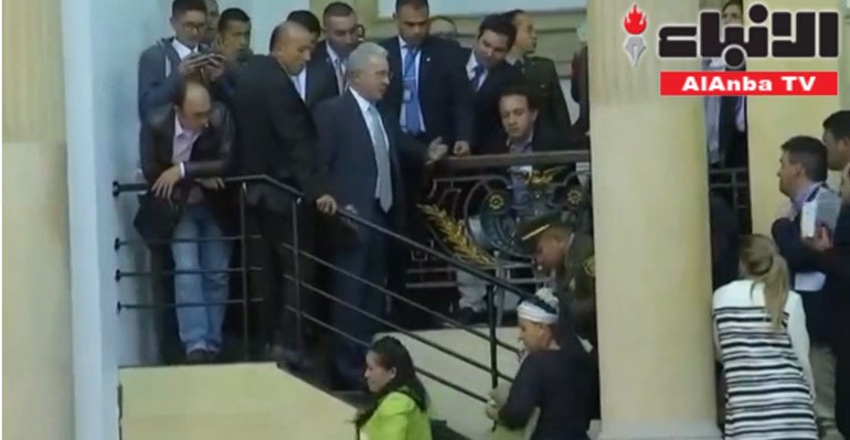 احتجاجاً على "فساد" بعض المشرّعين..متظاهرون يلقون فئراناً في مجلس الشيوخ الكولومبي