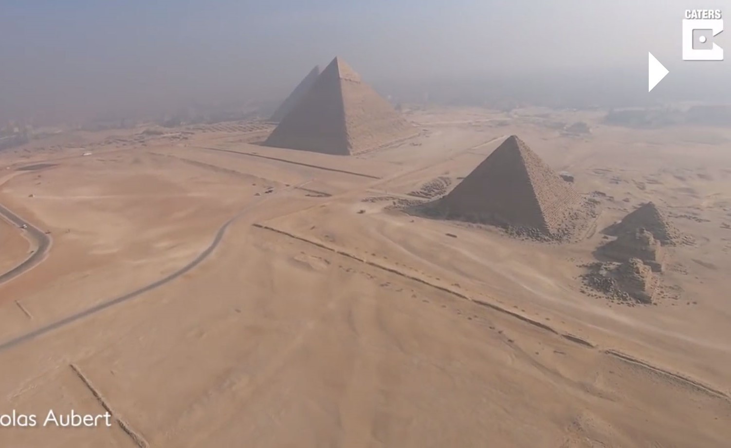 بالفيديو.. طيار إسباني يلتقط صورا مذهلة فوق الأهرامات
