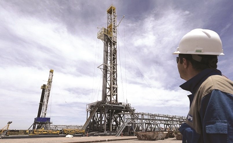 «نفط الكويت» تنفذ 27 مشروعاً بـ 15.8 مليار دولار