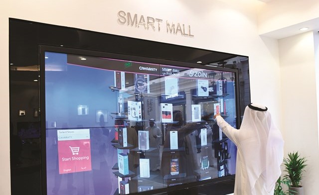 شاشة المتجر الذكي الأولى من نوعها في الكويت داخل الفرع ﻿