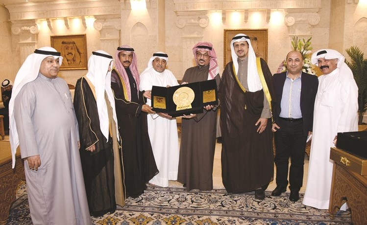 ديوان فيصل العمر يكرم الاقتصادي صلاح الجيماز﻿