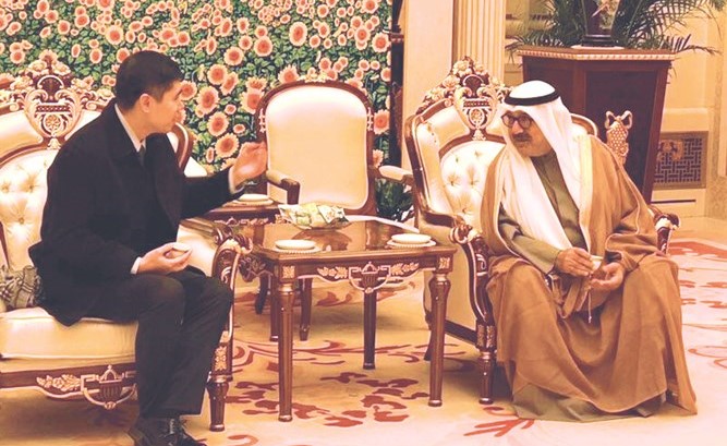 الشيخ ناصر صباح الأحمد في حديث مع السفير وانغ دي﻿