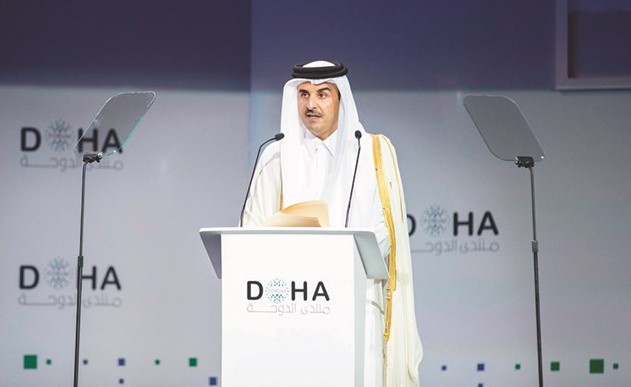 امير قطر سمو الشيخ تميم بن حمد ثاني ملقيا كلمته في افتتاح منتدى الدوحة أمس	 (رويترز) ﻿