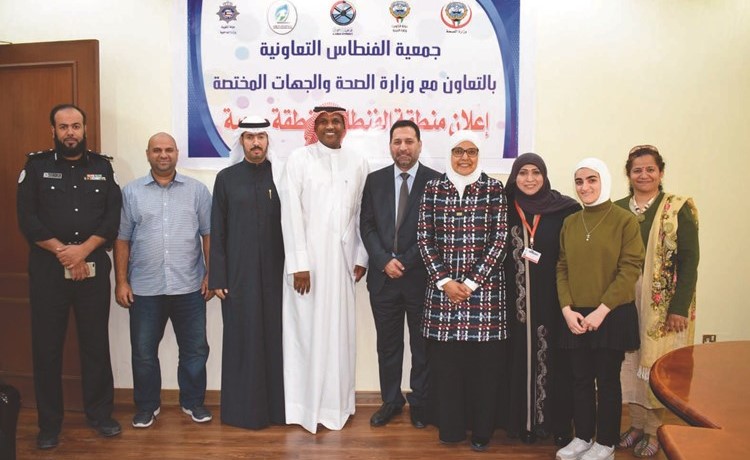 عويس السبيعي وآمال اليحيى وحسن القطان وفجر الكندري في صورة جماعية ﻿