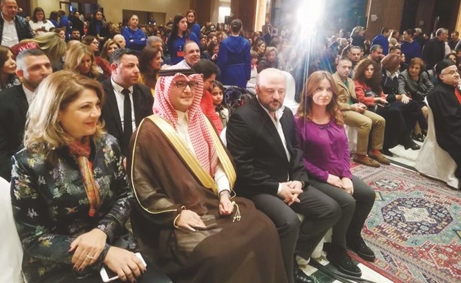 السفير السعودي في لبنان وليد البخاري حاضرا القداس في كنيسة مارالياس	(انترنت)﻿