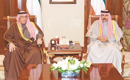 سمو ولي العهد الشيخ نواف الأحمد مستقبلا الشيخ خالد الجراح ﻿