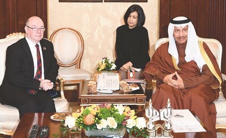 سمو رئيس الوزراء الشيخ جابر المبارك مستقبلا وزير الدولة لشؤون الشرق الأوسط في وزارة الخارجية البريطانية﻿