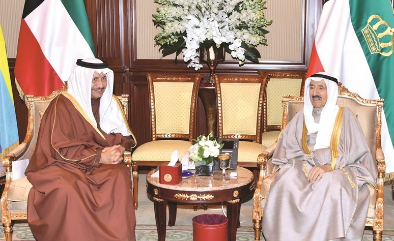 صاحب السمو الأمير الشيخ صباح الأحمد خلال استقباله سمو الشيخ جابر المبارك رئيس مجلس الوزراء﻿