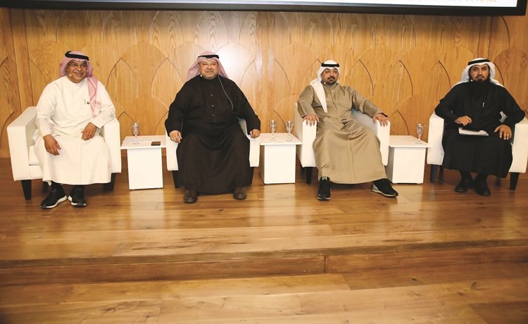 المتحدثون في الجلسة الأولى الشيخ يوسف العبدالله ود.خالد مهدي وأحمد الكندري وم.فيصل العتل﻿