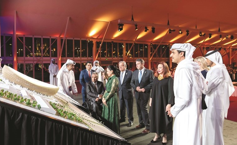 أمير قطر يدشن حفل الكشف عن تصميم ستاد لوسيل﻿