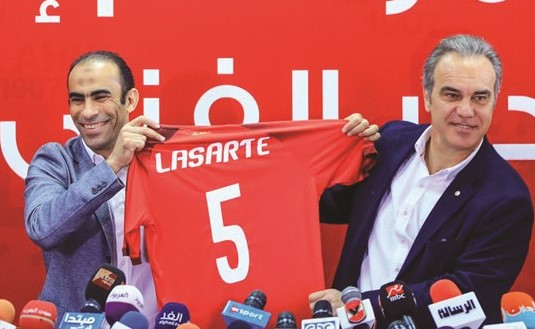 سيد عبدالحفيظ يقدم المدير الفني الجديد مارتين لازارتي﻿