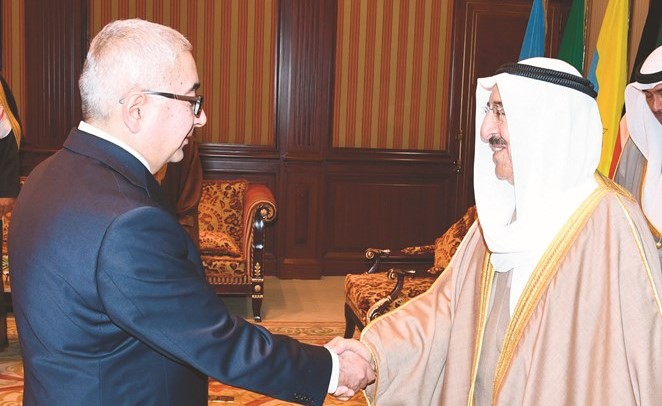 سمو الأمير خلال مراسم تسلم سموه أوراق اعتماد السفير سارمين باغداساريان سفيرا لجمهورية أرمينيا	﻿