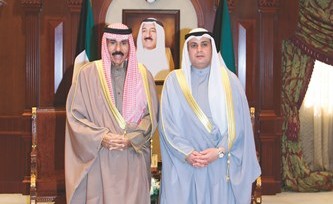 سمو ولي العهد مستقبلا السفير عبدالعزيز محمد البشر﻿