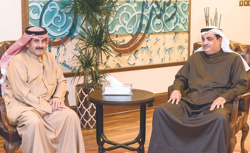 الشيخ مبارك الدعيج مستقبلا السفير مبارك السهيجان﻿