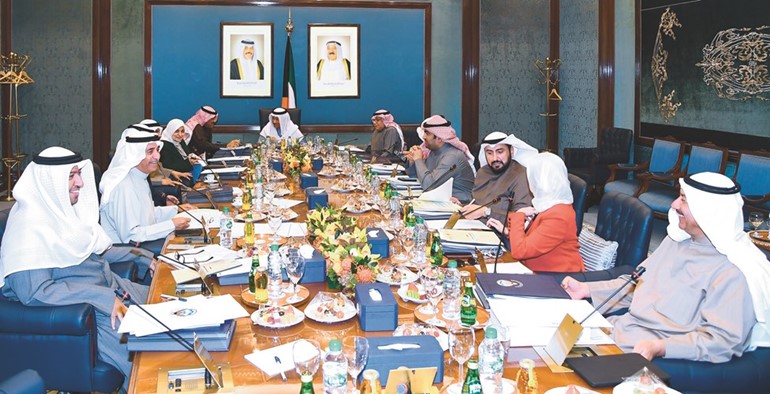 سمو رئيس مجلس الوزراء الشيخ جابر المبارك مترئسا اجتماع المجلس أمس ﻿