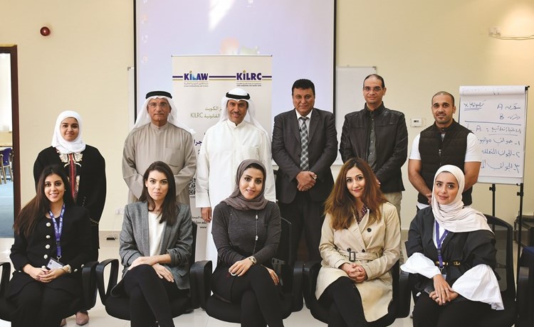 لقطة تذكارية للمشاركين في الدورة﻿